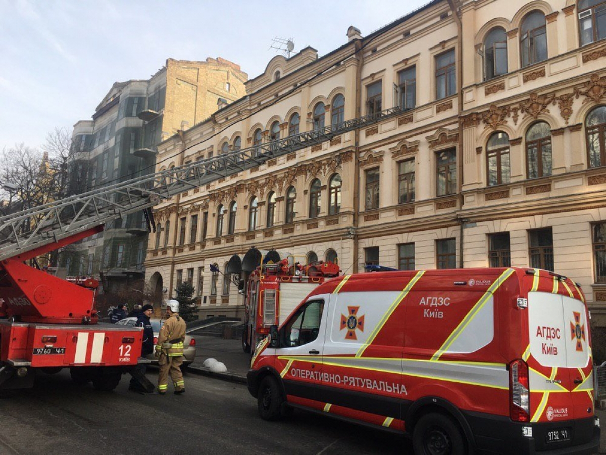 Співробітників мінкульту евакуювали з будівлі через пожежу (відео)