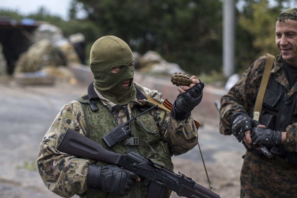 Сепаратисти посилюють передові позиції та нарощують бойову підготовку
