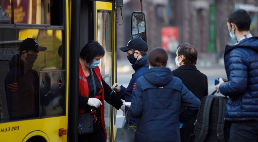 У Києві водій викинув з автобуса жінку в наркотичному стані (ВІДЕО)