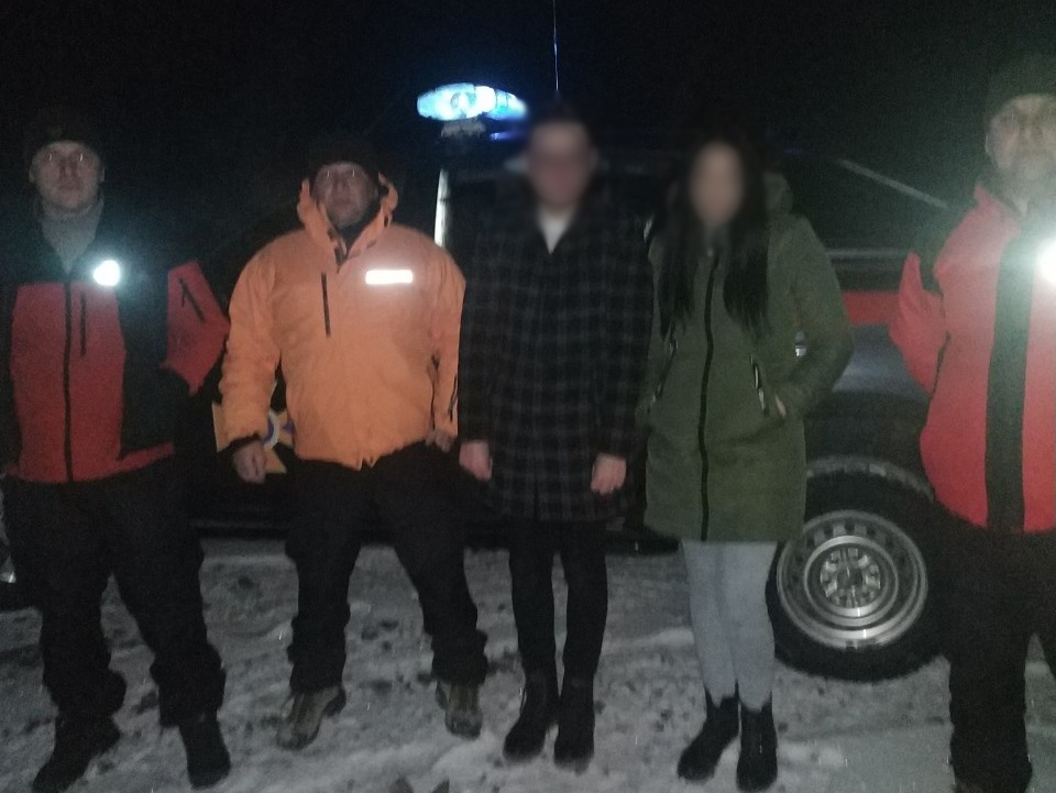 Молода пара зі Львівщини загубились в Карпатських лісах після освідчення